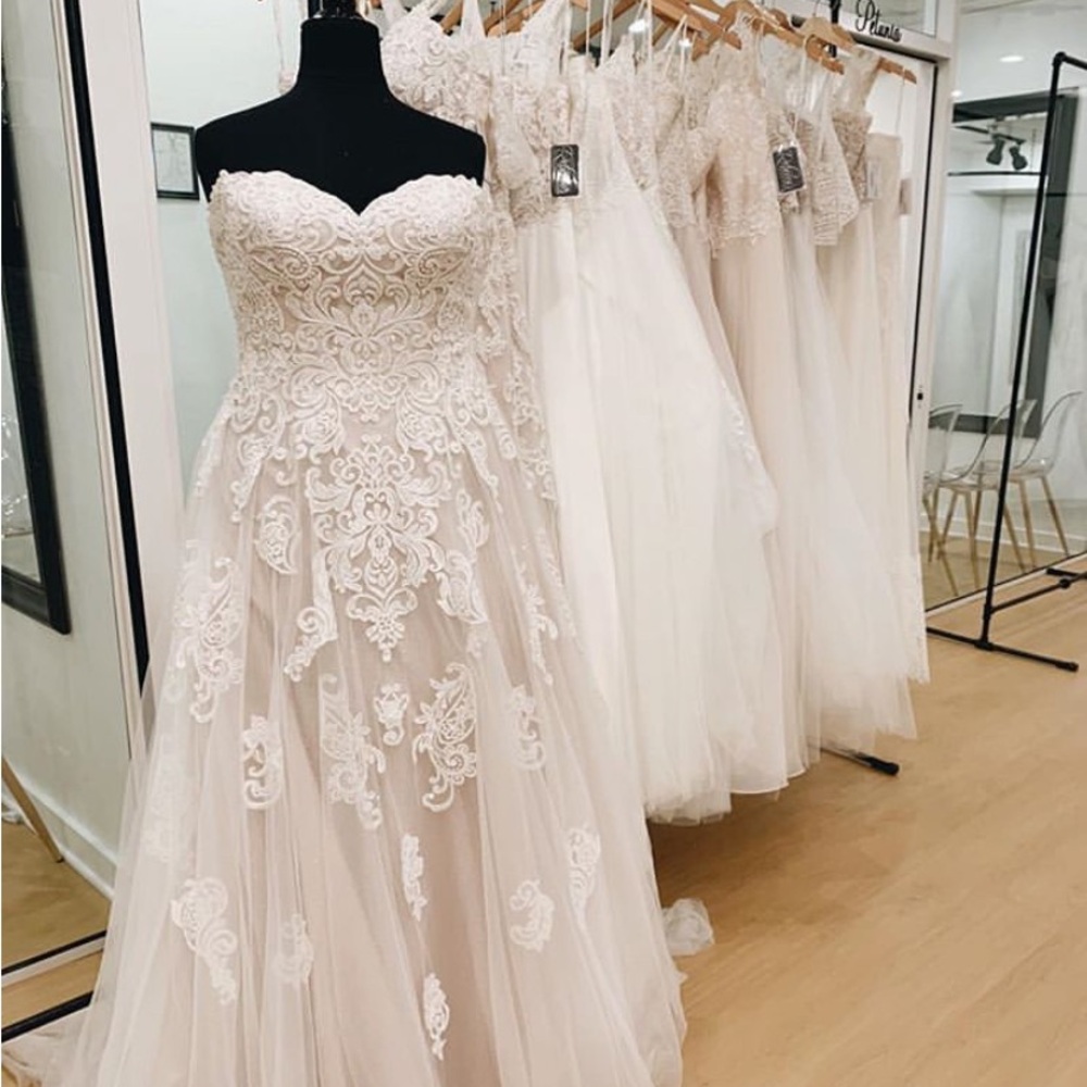 Elegant Lace Strapless Cream Dress - never worn